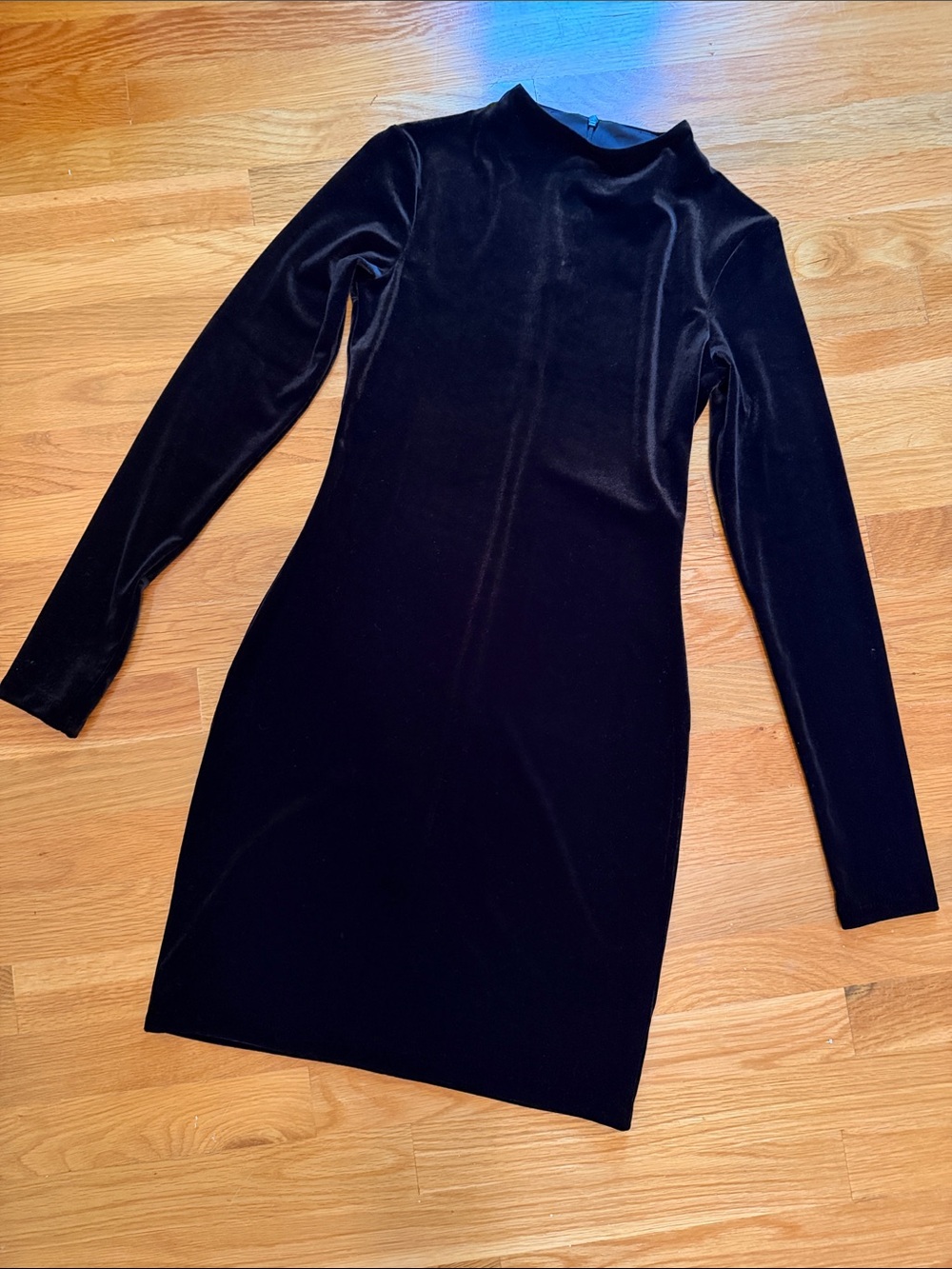 NWT H&M Women's Black Velvet Long-Sleeve Dress